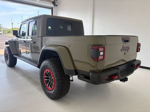 Used 2025 Jeep Gladiator Rubicon AWD/4WD image 19