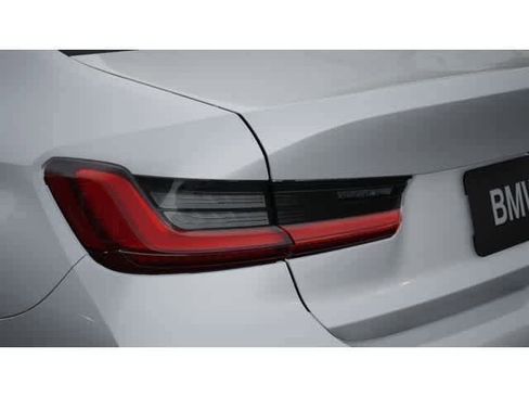Used 2025 BMW 330i 330i w/ Premium Package image 8