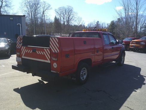 Used 2004 GMC Sierra 2500 W/T w/ Heavy-Duty Power Package image 5