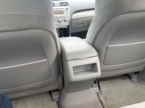 Used 2010 Toyota Camry LE FWD image 21