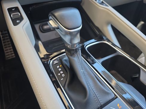 Used 2022 Kia Telluride SX w/ SX Prestige Package image 19