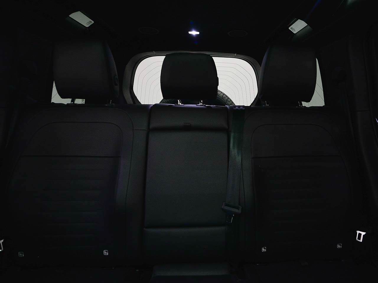 Used 2025 Land Rover Defender 110 AWD/4WD image 9
