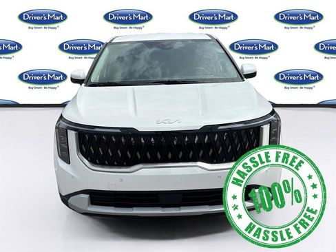Used 2025 Kia Carnival FWD image 2