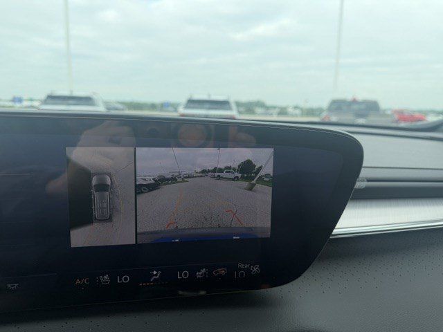 Used 2025 Buick Enclave Avenir w/ Super Cruise Package AWD/4WD image 24