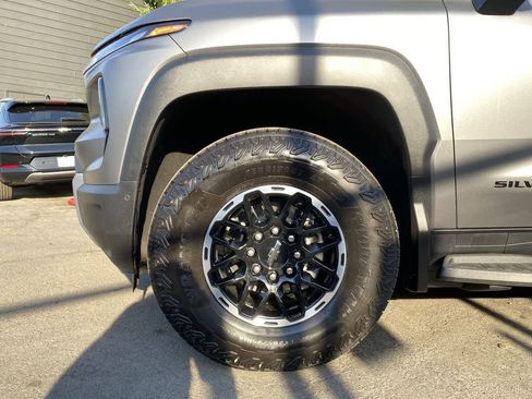 Used 2026 Chevrolet Silverado EV Trail Boss w/ Premium Package AWD/4WD image 11