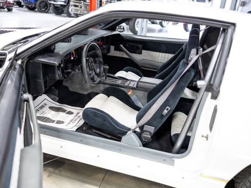 Used 1989 Chevrolet Camaro IROC-Z image 31