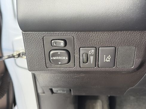 Used 2018 Toyota RAV4 XLE FWD image 27
