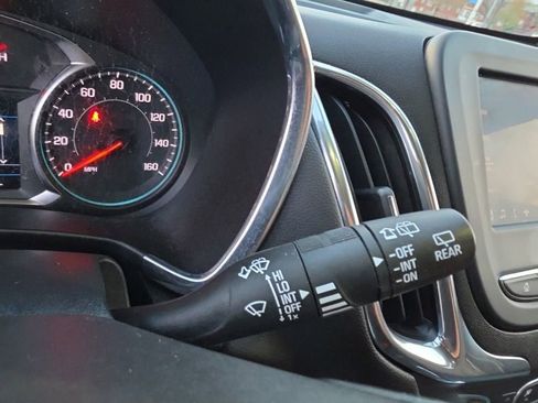 Used 2023 Chevrolet Equinox LT image 14