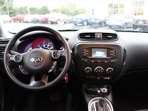 Used 2016 Kia Soul + FWD image 10
