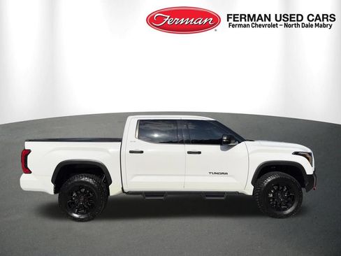 Used 2022 Toyota Tundra SR5 w/ SR5 Convenience Package AWD/4WD image 9