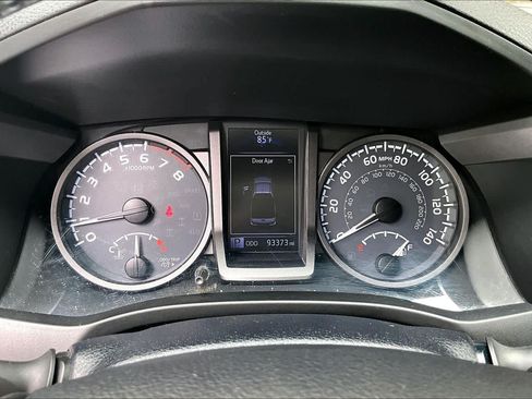 Used 2017 Toyota Tacoma TRD Off-Road w/ Tow Package AWD/4WD image 23