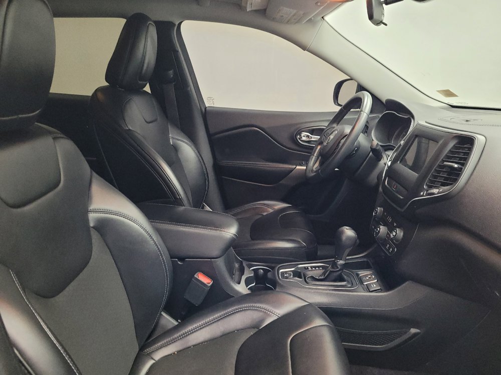 Used 2019 Jeep Cherokee Latitude Plus FWD image 21