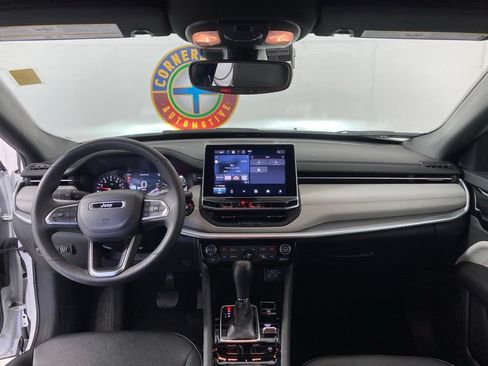Used 2025 Jeep Compass Limited AWD/4WD image 9