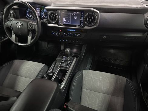 Used 2022 Toyota Tacoma TRD Off-Road w/ Technology Package AWD/4WD image 12