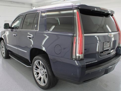 Used 2018 Cadillac Escalade Luxury image 6