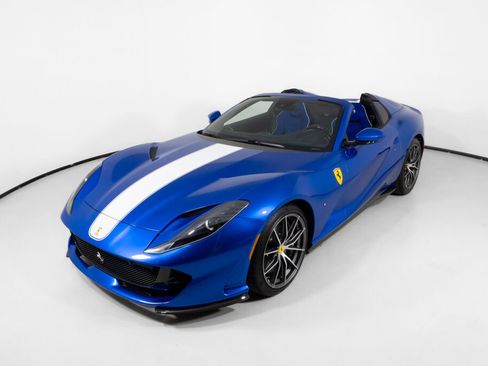 Used 2022 Ferrari 812 GTS RWD image 2