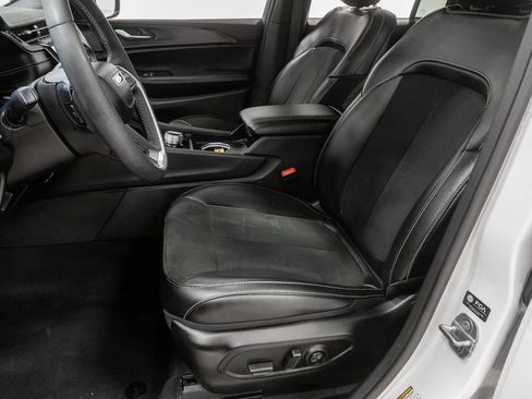 Used 2024 Jeep Grand Cherokee Altitude AWD/4WD image 11