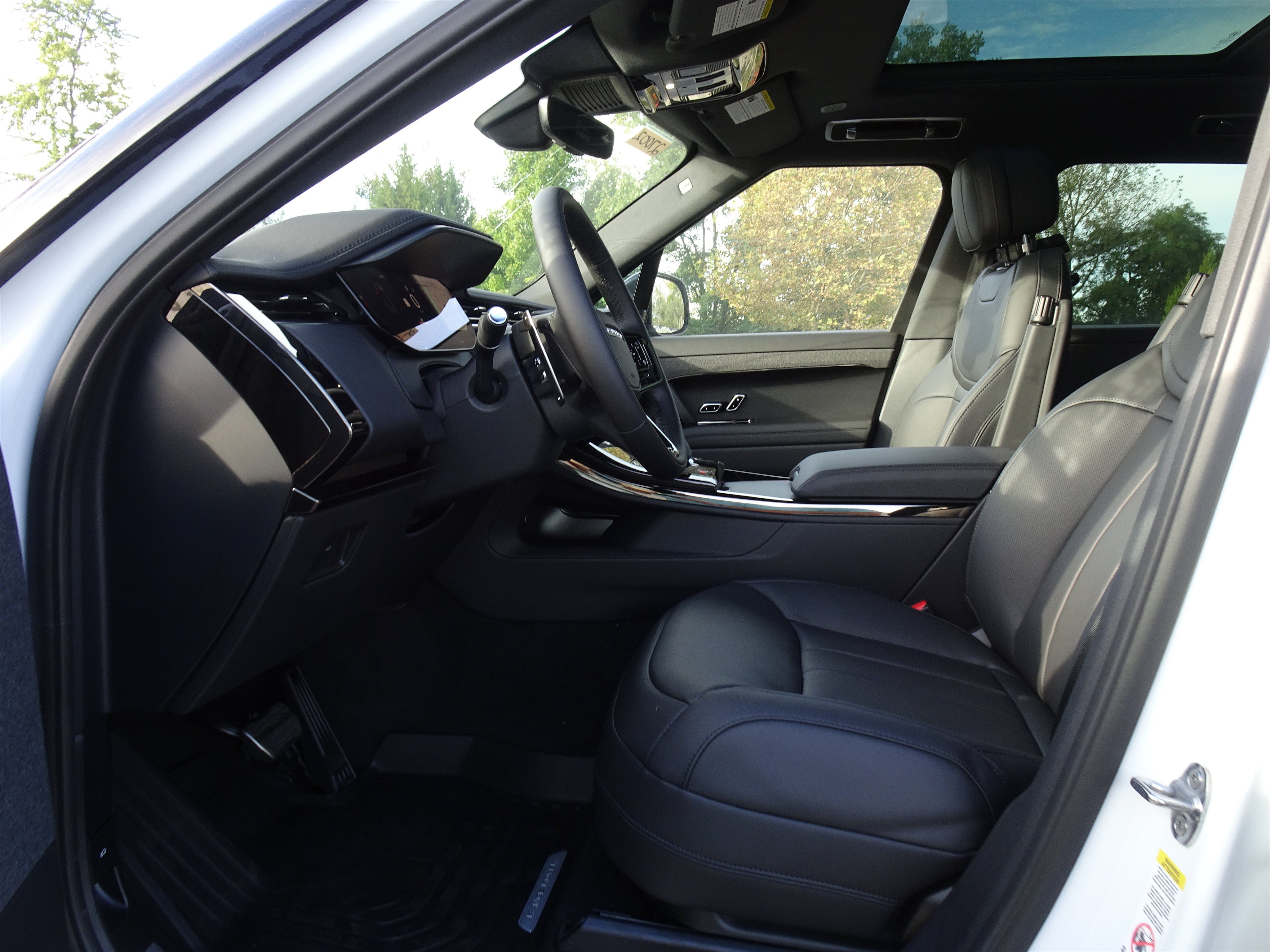 New 2027 Land Rover Range Rover Sport Dynamic SE AWD/4WD image 2