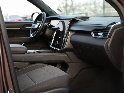 Used 2025 GMC Acadia Elevation image 35