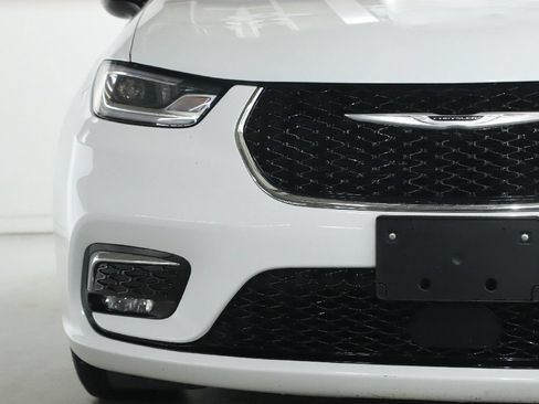 Used 2024 Chrysler Pacifica Limited FWD image 7