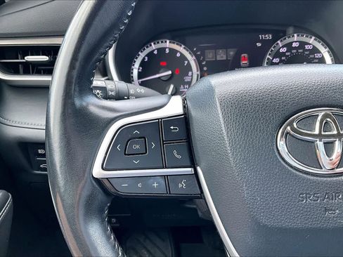 Used 2022 Toyota Highlander XLE image 23