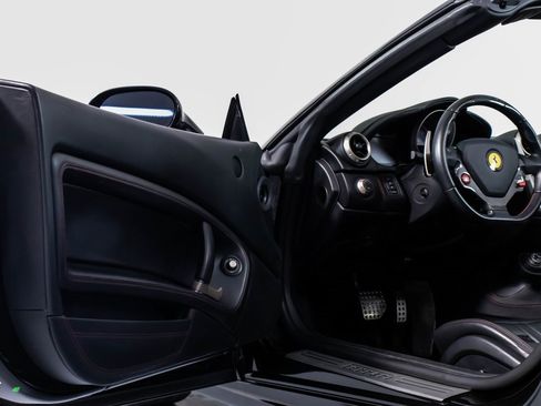Used 2014 Ferrari California image 33