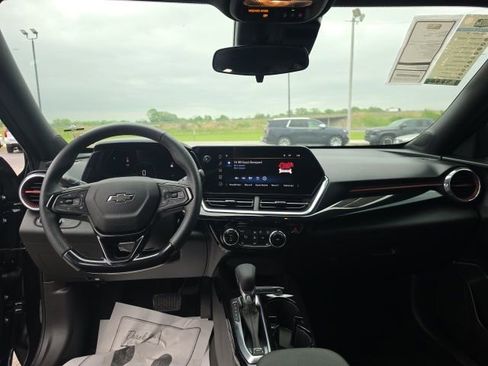 Used 2024 Chevrolet Trax RS w/ Sunroof Package FWD image 15