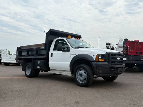Used 2006 Ford F450 2WD Regular Cab Super Duty image 3
