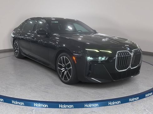 Used 2023 BMW 760i xDrive AWD/4WD image 3
