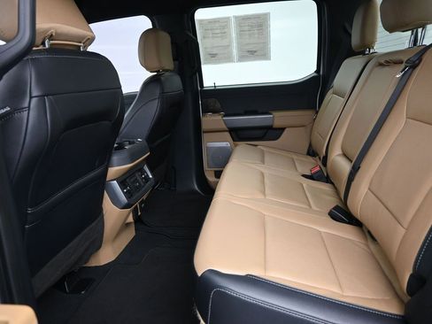 Used 2023 Ford F250 Lariat w/ Lariat Ultimate Package AWD/4WD image 14