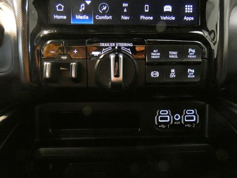 Used 2024 RAM 2500 Limited image 20