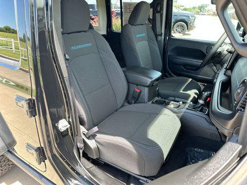 Used 2025 Jeep Wrangler Unlimited Rubicon 4xe w/ Safety Group AWD/4WD image 24