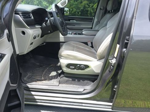 Used 2022 Jeep Wagoneer Series III w/ Flexible Seating Group RWD image 15