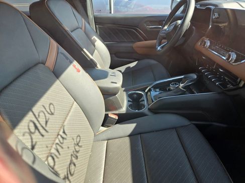 Used 2024 GMC Canyon AT4 w/ AT4 Premium Package AWD/4WD image 4
