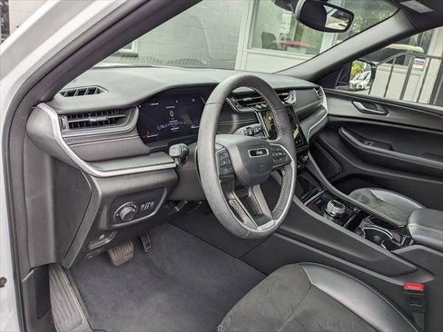 Used 2023 Jeep Grand Cherokee L Laredo AWD/4WD image 11