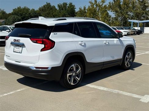 Used 2020 GMC Terrain SLT w/ Preferred Package image 3