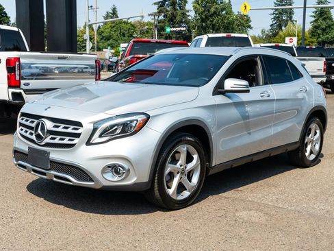 Used 2020 Mercedes-Benz GLA 250 4MATIC w/ Premium Package image 3