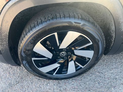 Used 2025 Volkswagen Atlas Cross Sport SE image 30