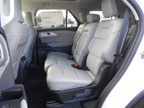 New 2026 Ford Explorer Active w/ Active Comfort Package image 36