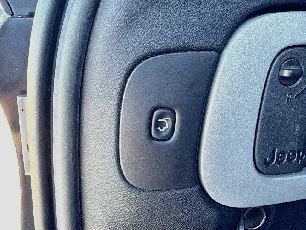 Used 2014 Jeep Cherokee Limited w/ Luxury Group FWD image 29