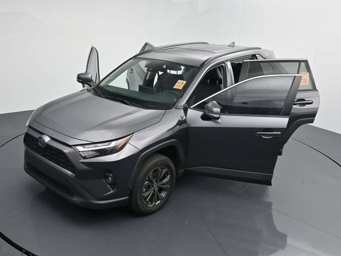 Used 2022 Toyota RAV4 XLE Premium AWD/4WD image 33