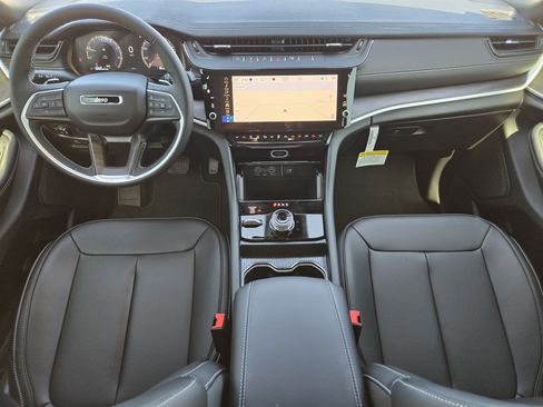 New 2026 Jeep Grand Cherokee Limited AWD/4WD image 2