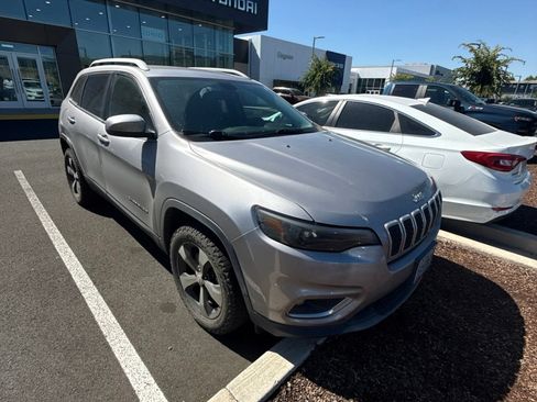 Used 2019 Jeep Cherokee Limited AWD/4WD image 3