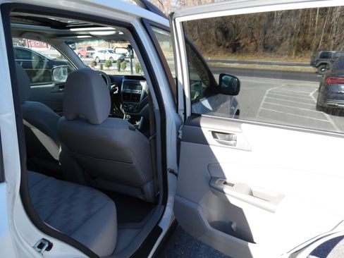Used 2010 Subaru Forester 2.5X Premium image 19