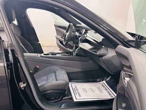 Used 2022 Audi e-tron GT Premium Plus image 8