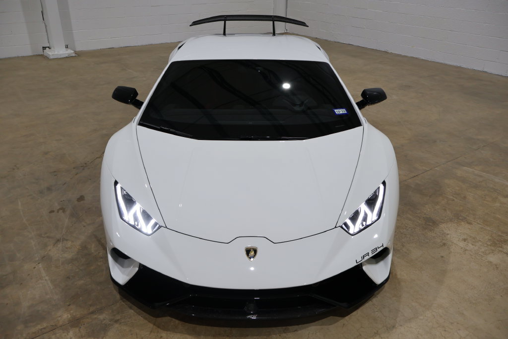 Used 2018 Lamborghini Huracan Performante AWD/4WD image 3
