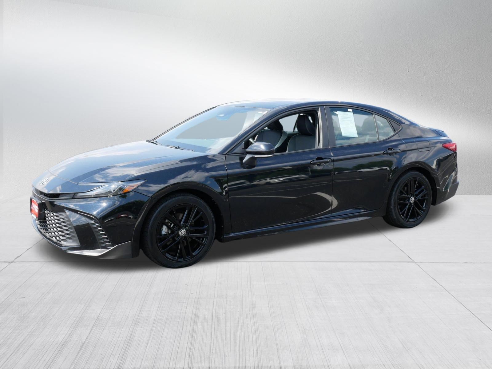 Certified 2025 Toyota Camry SE FWD image 3