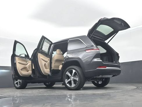 New 2026 Jeep Grand Cherokee Limited RWD image 70