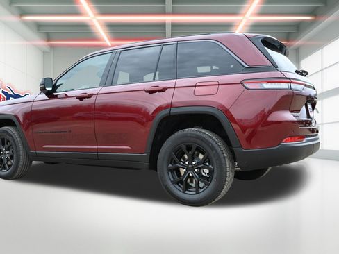 New 2026 Jeep Grand Cherokee Altitude image 2
