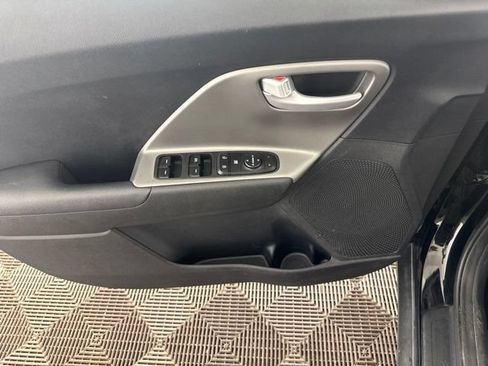 Used 2019 Kia Niro LX FWD image 21